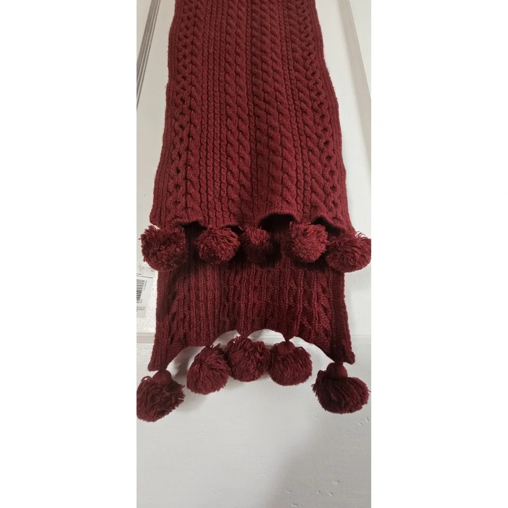 NWT‎ BANANA REPUBLIC cable knit with POMPOM tassels scarf 74